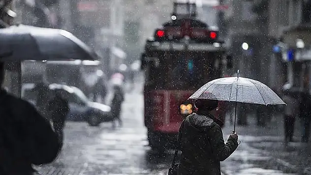 İstanbul'da sağanak ve fırtına etkili oluyor