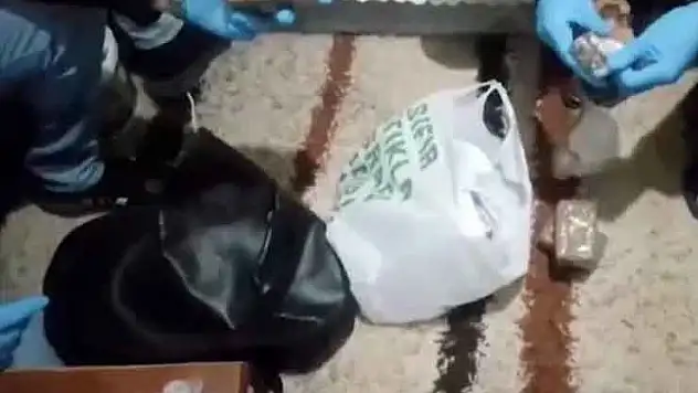 İstanbul'da uyuşturucu operasyonları: 22 kilo uyuşturucu ele geçirildi, 10 gözaltı