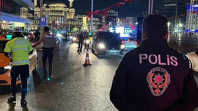 İstanbul'da yapılan polis uygulamasında 1114 kişi gözaltına alındı
