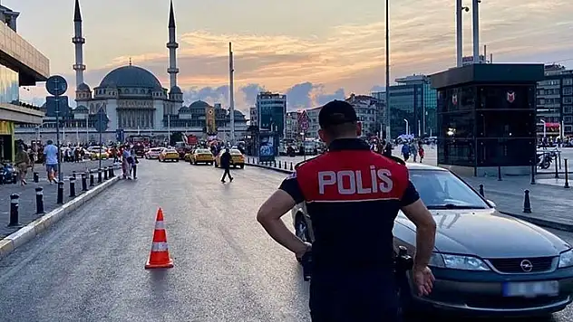 İstanbul'da yapılan polis uygulamasında 927 kişi gözaltına alındı