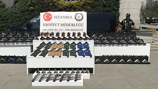 İstanbul'da yasadışı silah ticareti operasyonu: 269 tabanca ele geçirildi
