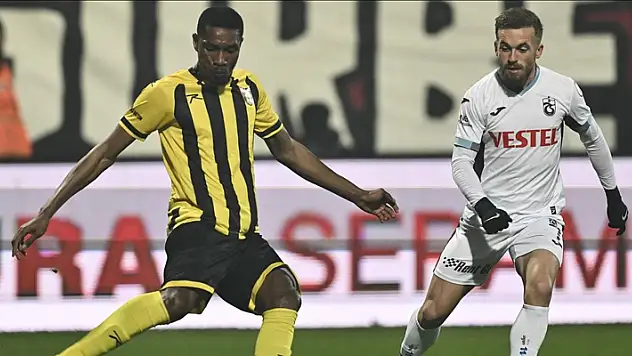 İstanbulspor yönetimi Trabzonspor karşılaşmasında takımı sahadan çekti
