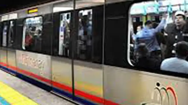 İstanbul'un en yoğun kullanılan geçidi Marmaray 11'inci yaşını yolcu rekoruyla kutladı