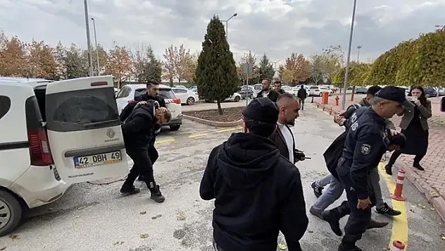 İşte o caniler! Konya'daki hayvana eziyet şüpheliler adliyeye sevk edildi
