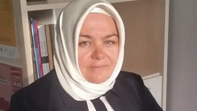İşte Türkiye'nin ilk başörtülü bakanı