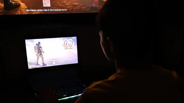 İstenmeyen siteler ve online oyunlarda oyuncular küçük tehlike büyük
