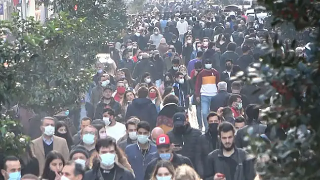 İstiklal'de korkutan kalabalık