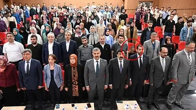 İstiklal Marşı'nda ayağa kalkmayan araştırma görevlisi açığa alındı
