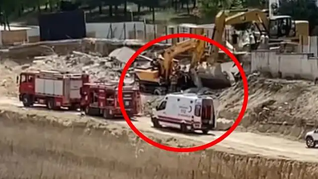 İstinat duvarı iş makinasının üzerine devrildi, sıkışan operatör kurtarıldı
