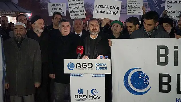 İsveç'te Kur'an-ı Kerim'in yakılması Konya'da protesto edildi
