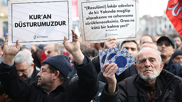 İsveç'te Kur'an-ı Kerim yakılması Konya'da protesto edildi
