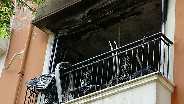İsviçre'den tatil için geldikleri evleri 1 saat sonra küle döndü