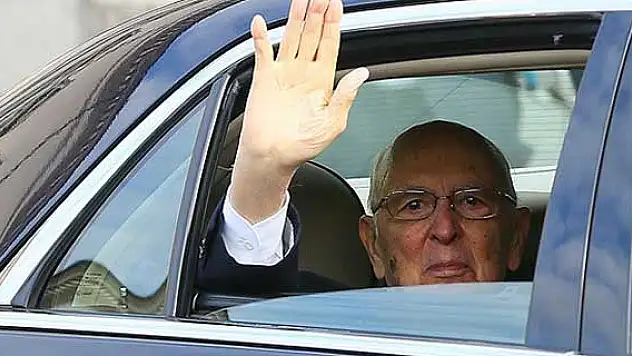 İtalya Cumhurbaşkanı Napolitano görevinden ayrıldı