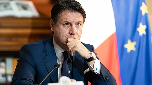 İtalya'da Başbakan Giusseppe Conte istifa etti