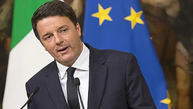 İtalya'da Başbakan Renzi istifa kararı aldı
