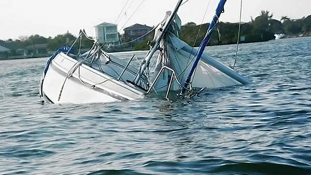 İtalya'da göçmenleri taşıyan tekne battı: 41 ölü