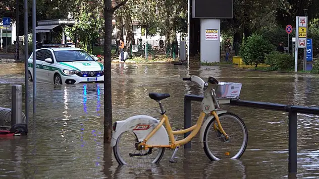 İtalya'da olumsuz hava koşulları nedeniyle 1 kişi öldü, 1 kişi kayboldu

