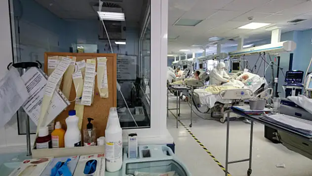 İtalya'da son 24 saatte 5 bin 948 yeni vaka