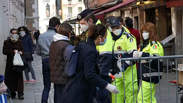 İtalya'da son 24 saatte 681 ölüm