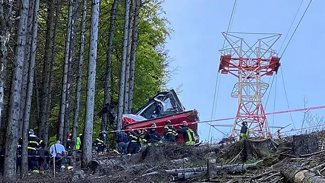 İtalya'da teleferik kabini düştü: 14 ölü
