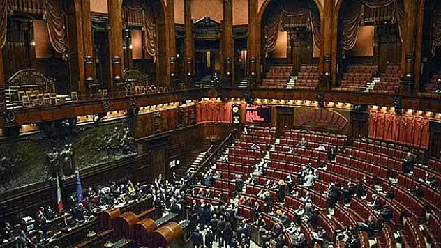 İtalya'da yeni seçim kanunu yasalaştı