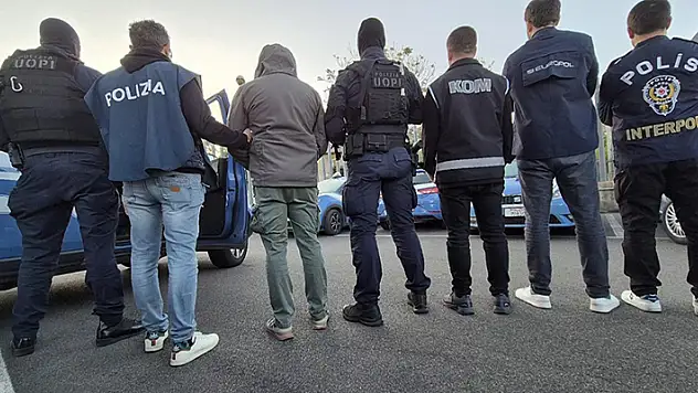 İtalya'daki organize suç örgütü operasyonunda 19 şüpheli yakalandı
