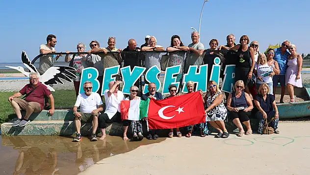İtalya'dan karavanlarıyla yola çıkan 15 aile Beyşehir'de mola verdi
