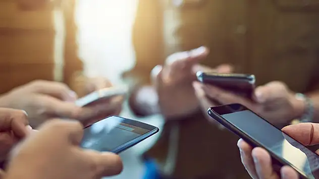 İthal cep telefonlarına yapılacak 'gümrük zammı' iptal edildi

