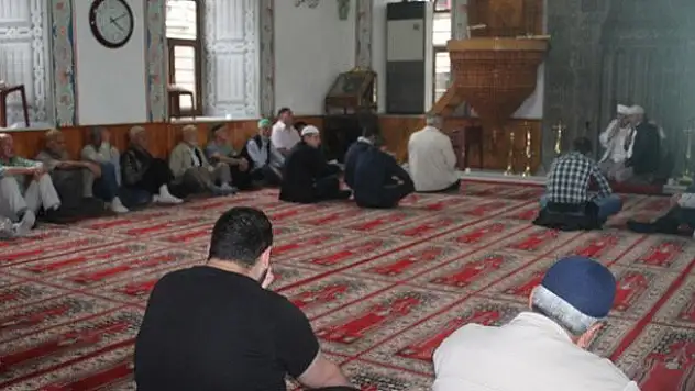 İtikâf nedir, kadınlar nasıl yapar?