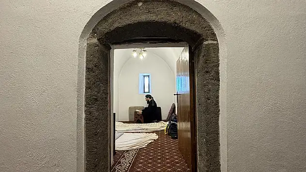 İtikafa girenler ramazanın son günlerini ibadetle geçiriyor
