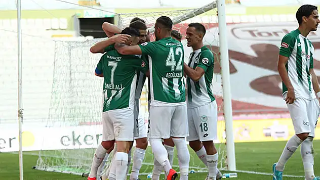 İttifak Holding Konyaspor Beşiktaş'ı 4-1 mağlup etti