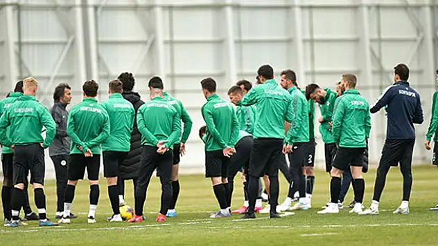 İttifak Holding Konyaspor günü tek antrenmanla değerlendirdi