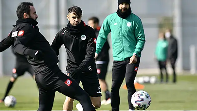 İttifak Holding Konyaspor günü tek antrenmanla değerlendirdi