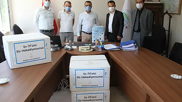 İYİ Parti Beyşehir İlçe Başkanlığı'ndan devlet hastanelerine koruyucu maske desteği
