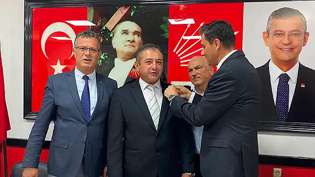 İYİ Parti'nin Alaşehir İlçe Başkanı ve 7 yönetim kurulu üyesi istifa edip, CHP'ye katıldı
