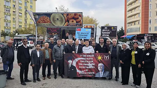 İYİ Parti Selçuklu Atatürk'ü hatim duası andı