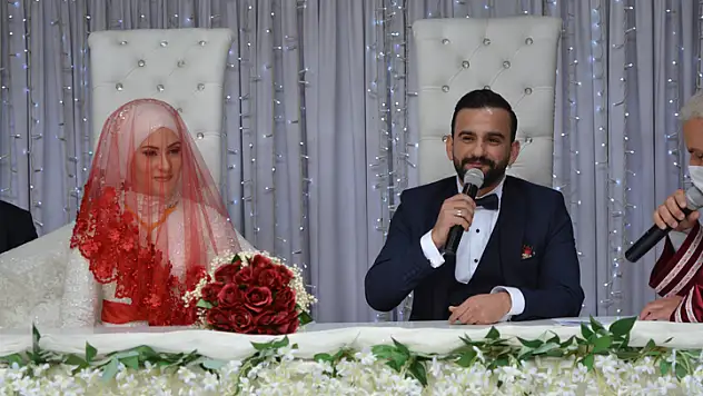 İyigökler ve Sumak
ailelerinin mutlu günü! Abdullah ile Saliha dünyaevine girdi