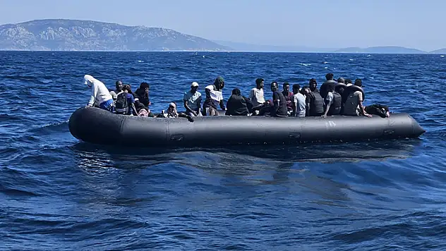 İzmir açıklarında 132 kaçak göçmen karaya çıkartıldı
