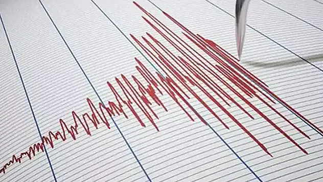 İzmir açıklarında art arda iki deprem
