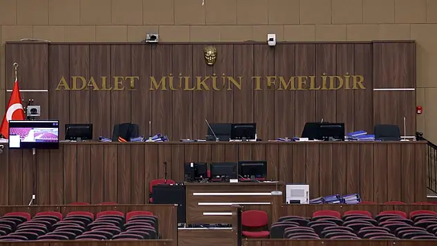 İzmir Büyükşehir Belediyesine yönelik soruşturmada 'iş makinesi ve araç kiralanması hizmet alımı' davası başladı