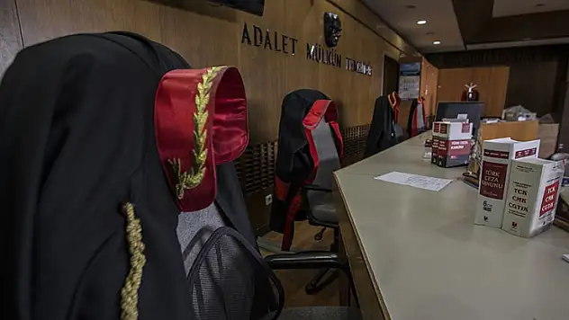 İzmir Büyükşehir Belediyesine yönelik soruşturmada 'asfalt kaplaması ve yol-inşaat yenileme işi' davası başladı