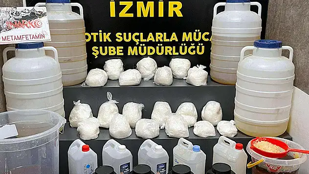 İzmir'de 112 kilo metamfetamin ele geçirildi 2'si yabancı uyruklu, 5 gözaltı
