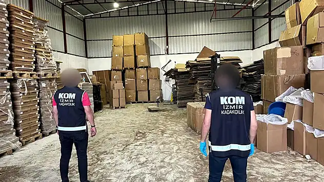 İzmir'de 2 ilçede kaçak sigara ve tütün operasyonu: 7 gözaltı
