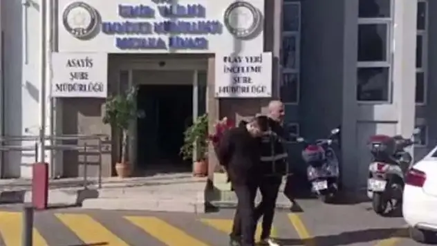 İzmir'de 2 milyon liralık vurgun! 'FETÖ' yalanıyla korkuttukları 3 emekliyi dolandırdılar
