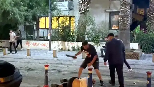 İzmir'de 3 kişiyi tekme- tokat dövüp demir çubukla darbeden 4'ü çocuk 6 şüpheli serbest
