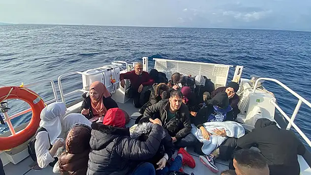 İzmir'de 35 kaçak göçmen yakalandı, 46 kaçak göçmen kurtarıldı
