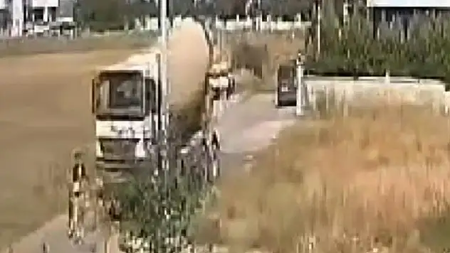 İzmir'de anne ve küçük çocuğu beton mikserinin altında kaldı
