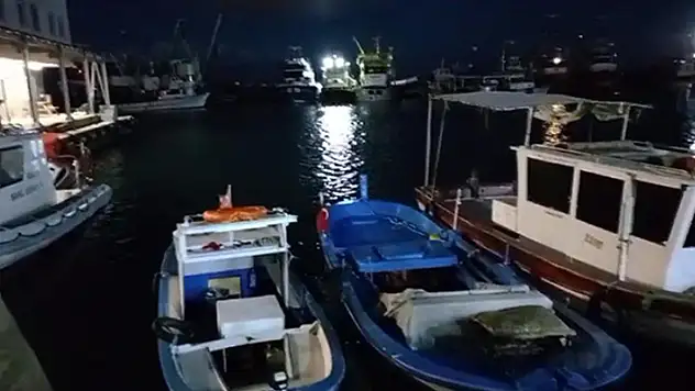 İzmir'de balıkçı teknesi battı: 3 kişinin cansız bedeni bulundu, 2 kişi kayıp
