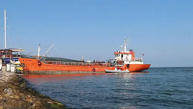 İzmir'de bir gemide 276 sığınmacı yakalandı