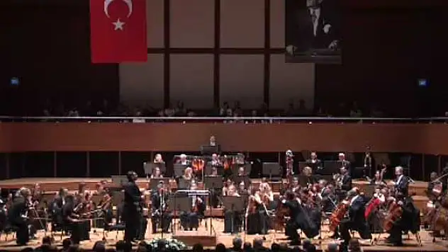 İzmir'de, Çanakkale Şehitlerini Anma Haftası konseri